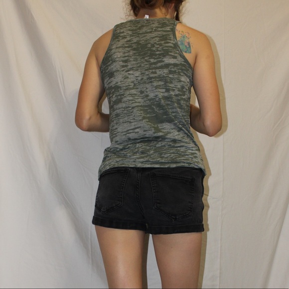 Women’s Green Alternative Apparel Tank Top Size S. Can be styled multiple ways - Picture 2 of 8